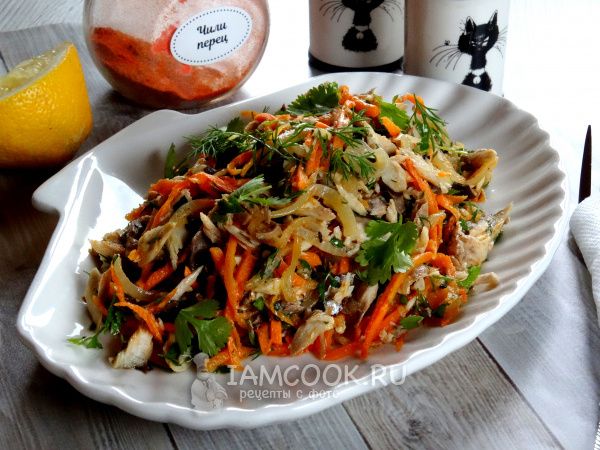 Необычный салат с вареной скумбрией: вкусно и полезно!