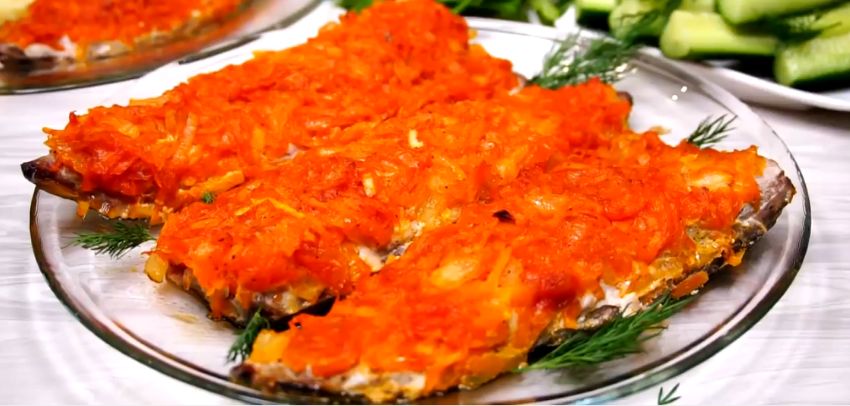 Минимум усилий для великолепного результата: скумбрия в духовке с морковкой и луком