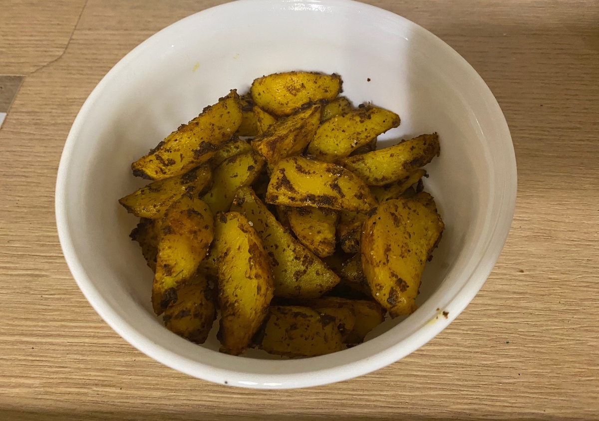 Запеченный картофель по-деревенски: просто и вкусно