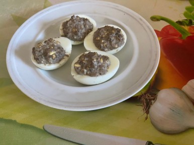 Вкусные Яйца с Шпротным Паштетом: Идеальная Закуска