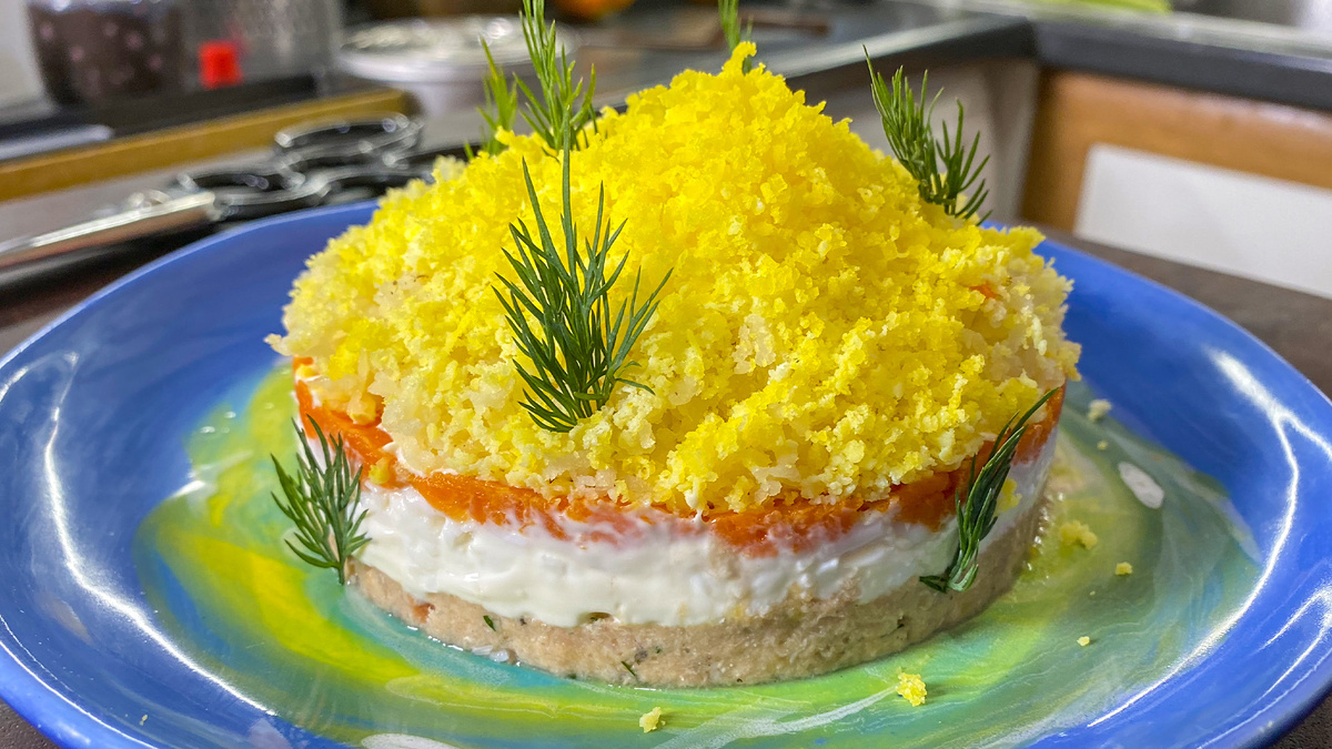 Слоёная мимоза с горбушей: секретный рецепт изысканного вкуса