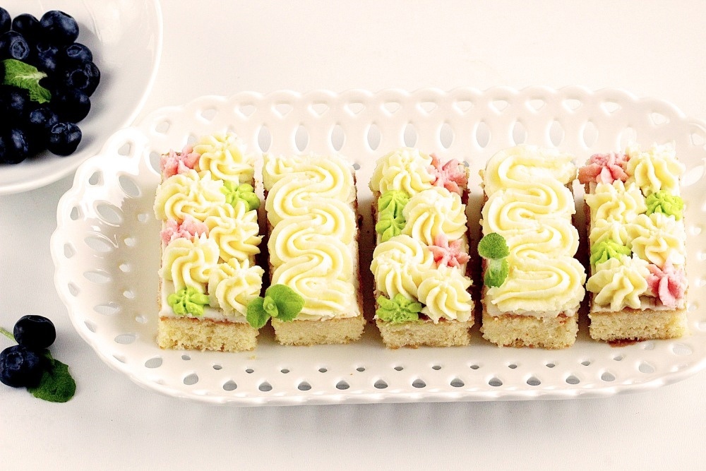 Как легко приготовить бисквитные пирожные с масляным кремом