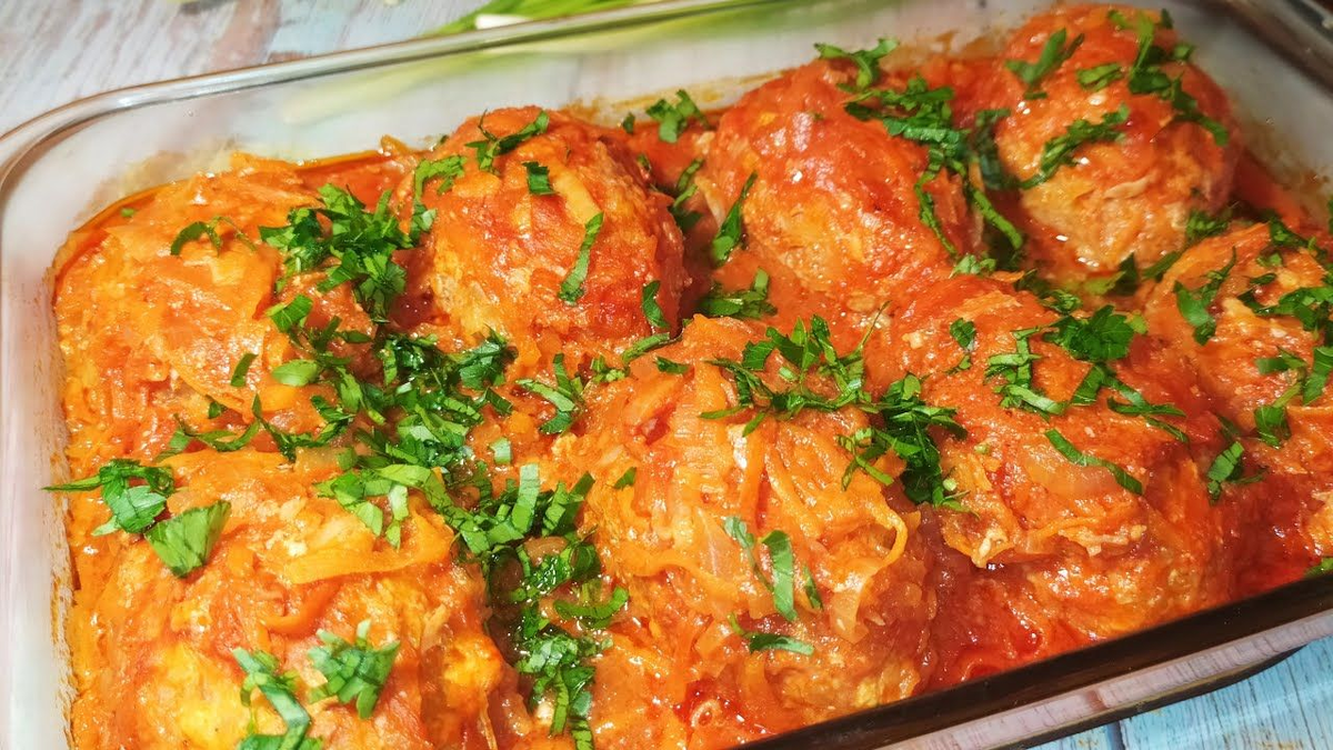 Ленивые голубцы в томатном соусе: легко, вкусно и сытно