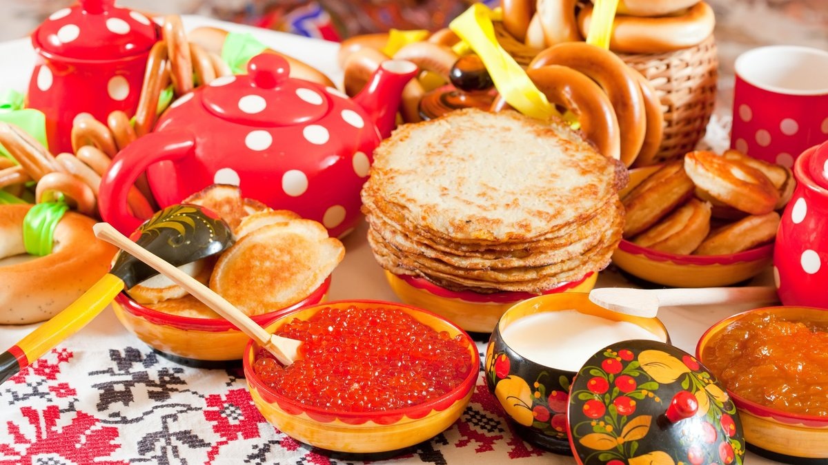 Традиционные напитки Масленицы: медовуха, сбитень и другие угощения