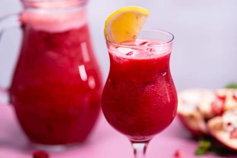 Летний хит: освежающий лимонад с гранатом и малиной