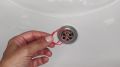 Как простая резинка может спасти ваш слив от засоров