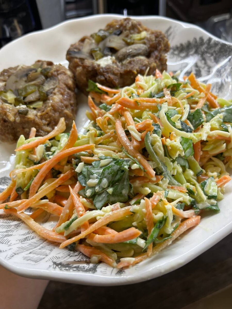 Незамысловатый салат из остатков: быстро и вкусно