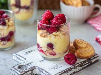 Ленивый Наполеон: простой десерт в стакане без выпечки