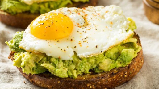 Секреты сытного завтрака за 5 минут: 8 идей для аэрогриля