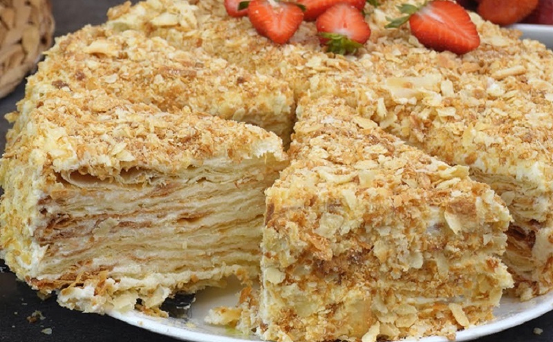 Воссоединение с детством: как приготовить идеальный торт Наполеон