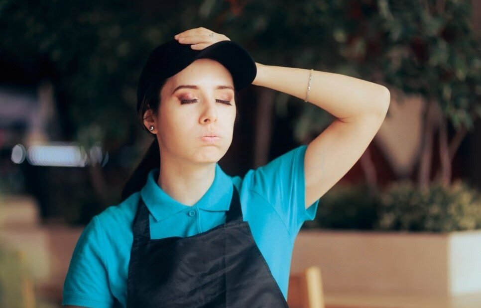 Официанты, которых стоит остерегаться: 4 фразы, способные испортить ваш вечер