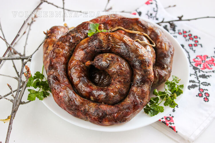 Как приготовить ароматную свиную колбасу дома