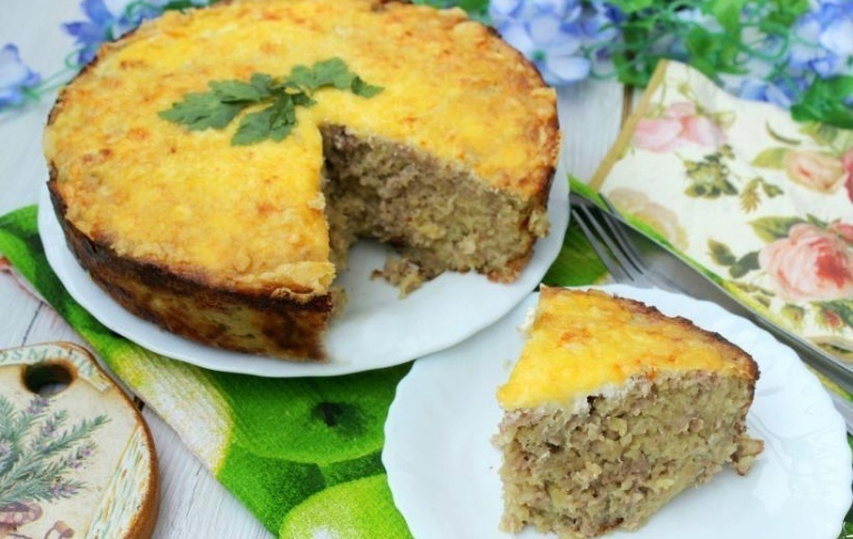 Сытная картофельная бабка с мясом: простой и вкусный рецепт