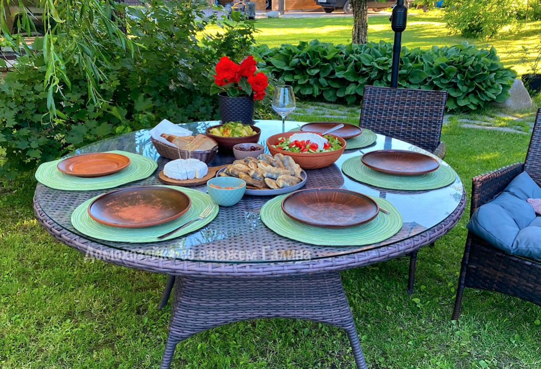 Простые радости семейного ужина на даче