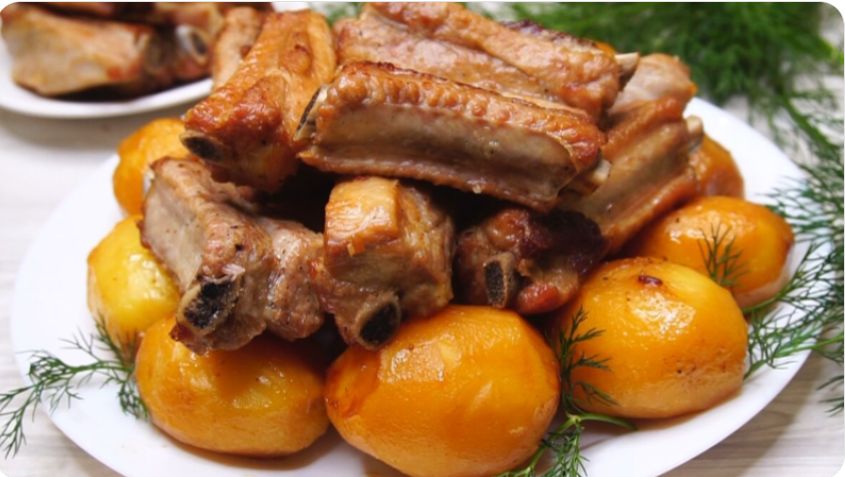 Картофель с ребрышками: сытное блюдо для всемирного вкуса