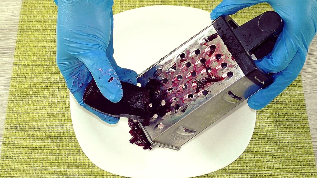 Удивительный салат из свёклы с грибами и орехами