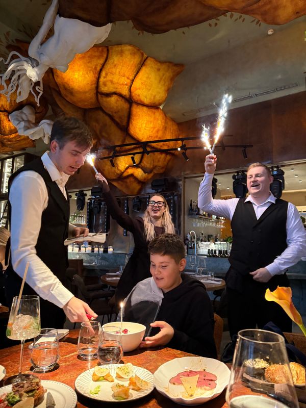 Торжественное празднование 11-летия Джуниора в ресторане Phantom