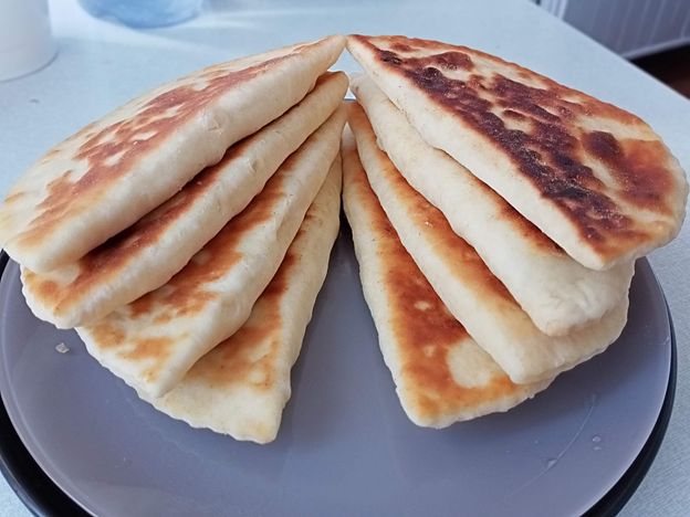 Летние пирожки с необычной начинкой: попробуем свекольные листья