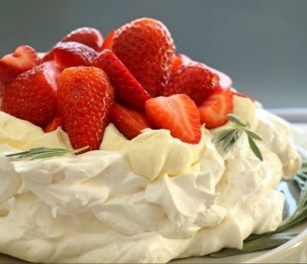 Нежный торт «Павлова»: простой рецепт для сладкоежек