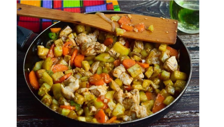 Ароматное мясо с баклажанами и чесноком: просто и вкусно