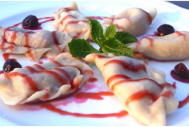 Постные вареники с вишней