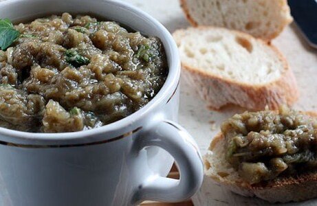 Как быстро приготовить восхитительную баклажанную икру