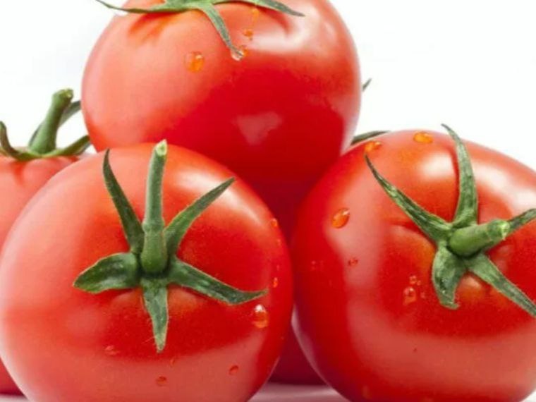 Помидоры с пикантной заправкой: секрет незабываемого вкуса