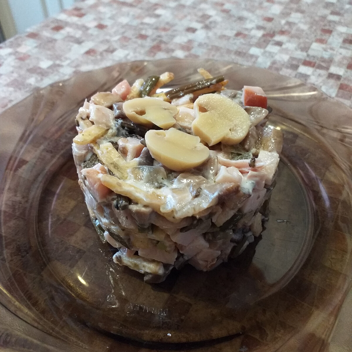 Салат с папоротником и копчёной грудкой: вкусно и нестандартно