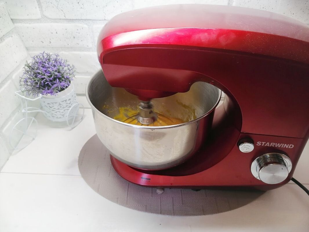 Нежный клубничный торт на летний праздник: простой рецепт с любовью