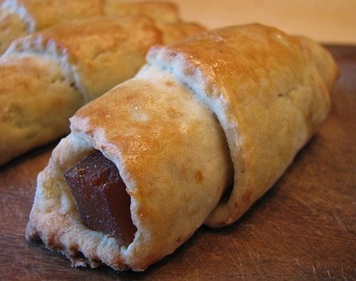 Вкусные рогалики с мармеладом на картофельном тесте
