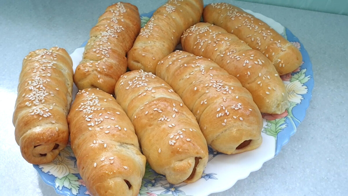 Нежные сосиски в тесте: простой и вкусный способ приготовить любимое блюдо