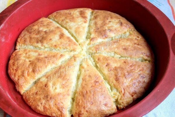 Простой и вкусный рецепт сырной лепешки на кефире