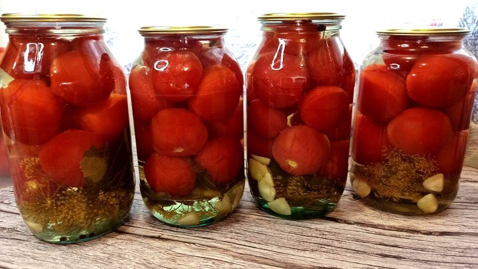 Маринованные помидоры на зиму: простой и вкусный рецепт, который стоит запомнить