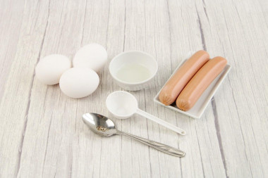 Яйца с сосисками: идеальный завтрак за считанные минуты