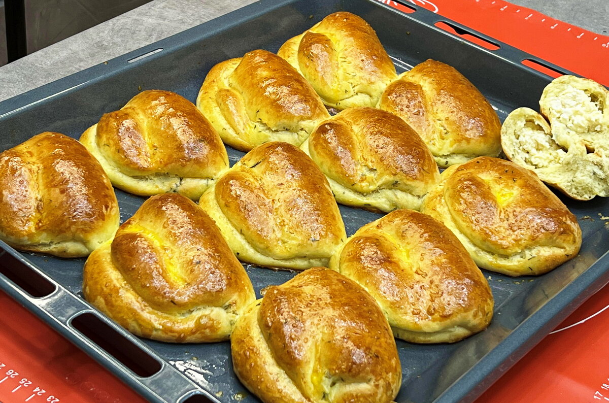 Вкуснейшая выпечка из простых ингредиентов: Дрожжевое тесто с укропом и начинкой, которая удивит