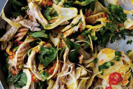 Вдохновение для ужина: салат из курицы с шафраном и свежей зеленью