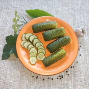 Как приготовить восхитительные малосольные огурчики из парника