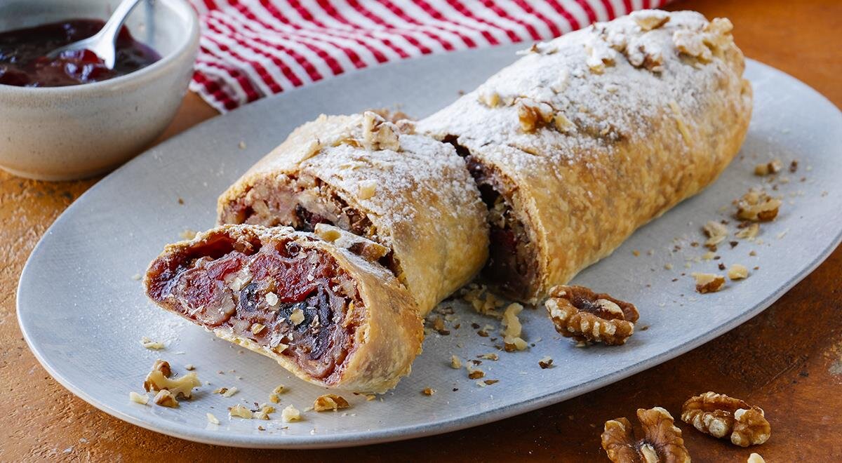 Простой пирог без яиц и дрожжей: незабываемая сладость с вареньем и орехами