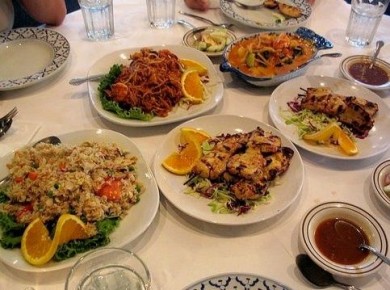 Почему стоит избегать еды перед сном