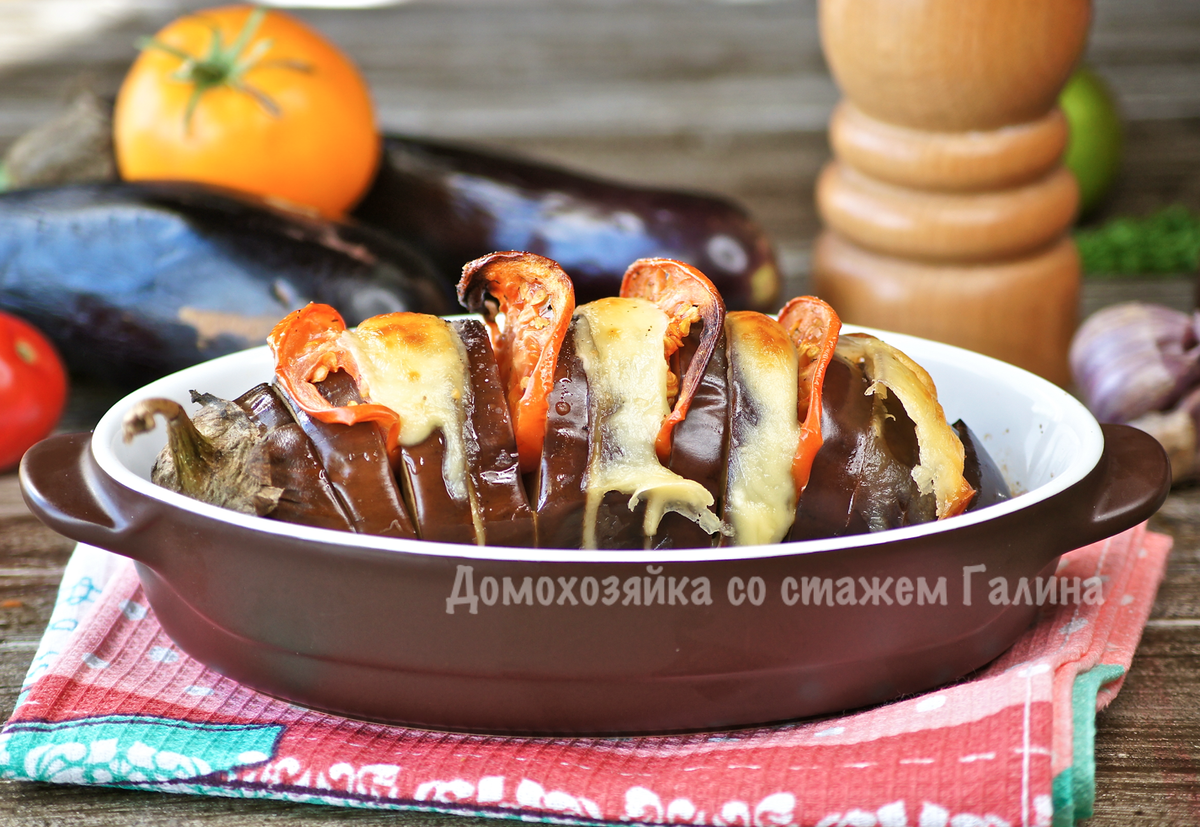 Изысканные запеченные баклажаны с сыром и помидорами, которые порадуют вас