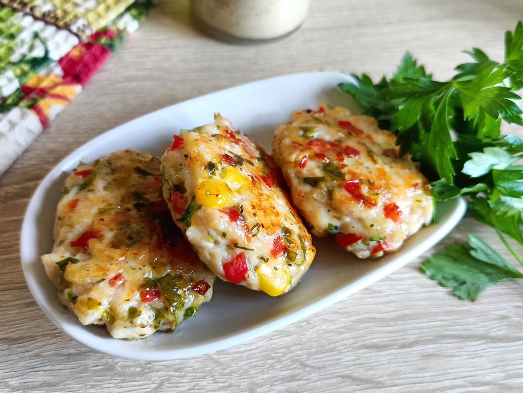 Создайте вкусные куриные котлеты "Мозаика": аппетитный рецепт для всей семьи