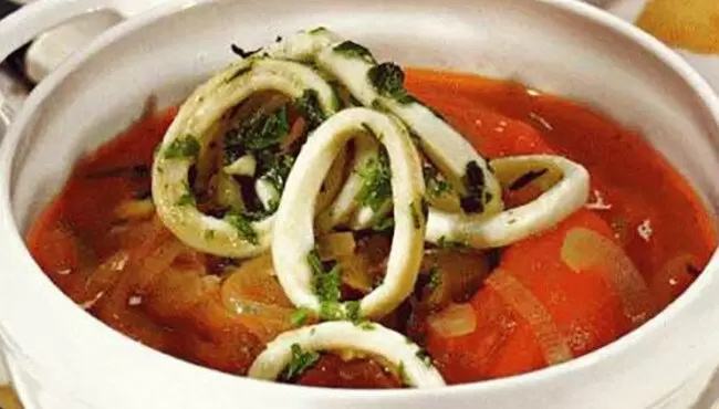 Томатный суп с кальмарами: идеальный выбор для гурманов