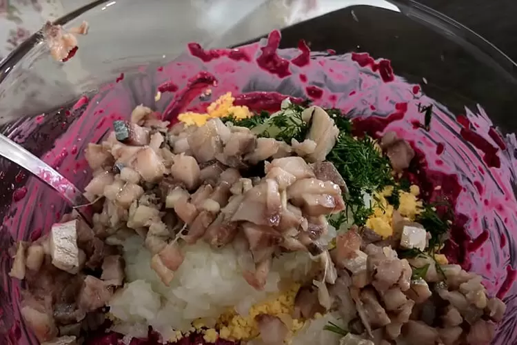 Легкость приготовления: как сделать оригинальный салат "Шуба" за 5 минут