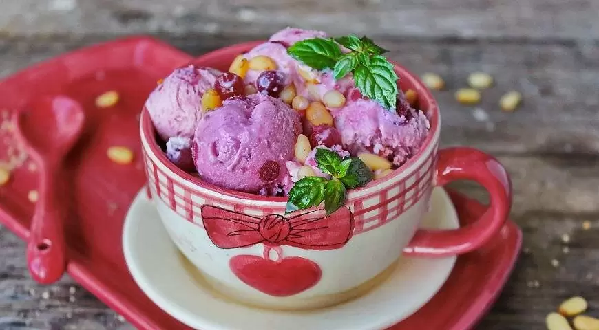 Рецепт потрясающего домашнего мороженого с ягодами и агар-агаром