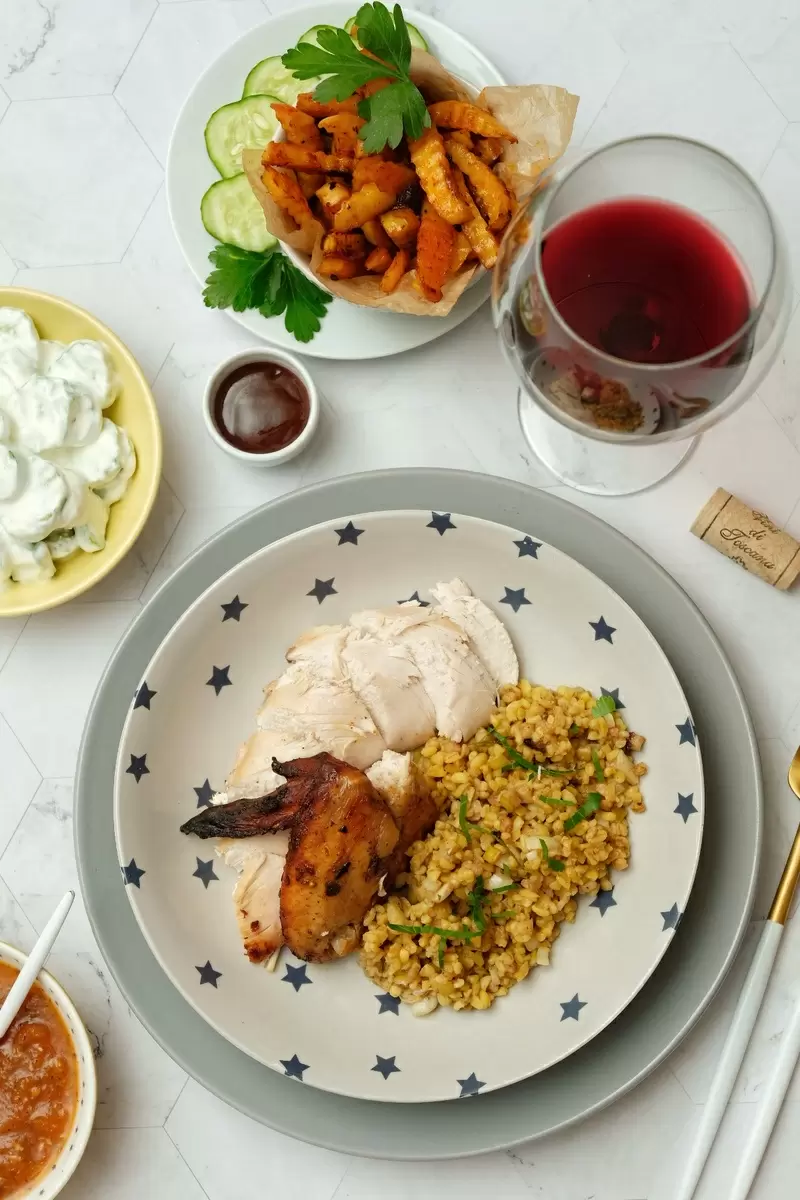 Запечённая курица с булгуром и яблоками: новый взгляд на классический рецепт