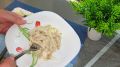Сочный салат с кальмарами: простой и вкусный рецепт на каждый день
