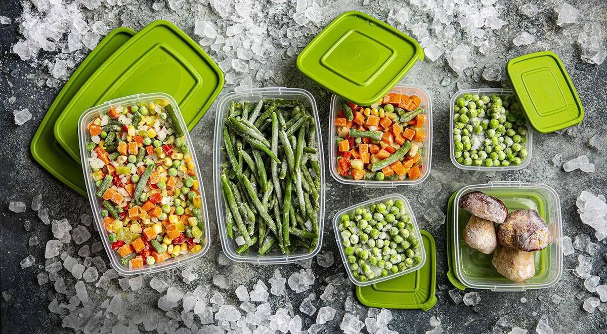 Опасные продукты: что не стоит хранить в пластиковых контейнерах