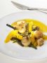 Невероятно вкусные морские гребешки с папоротником и сельдереем