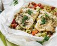 Нежное филе белой рыбы с овощами под сырной шапкой в пергаменте