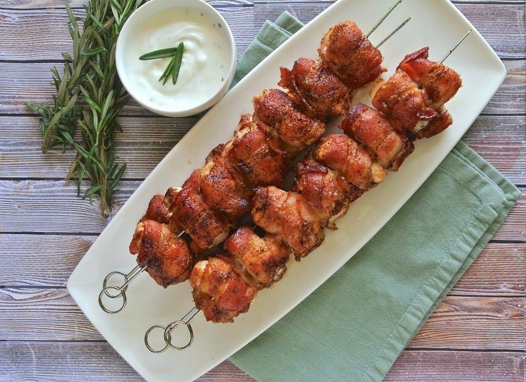 Куриный шашлык в духовке с копченым акцентом и беконом